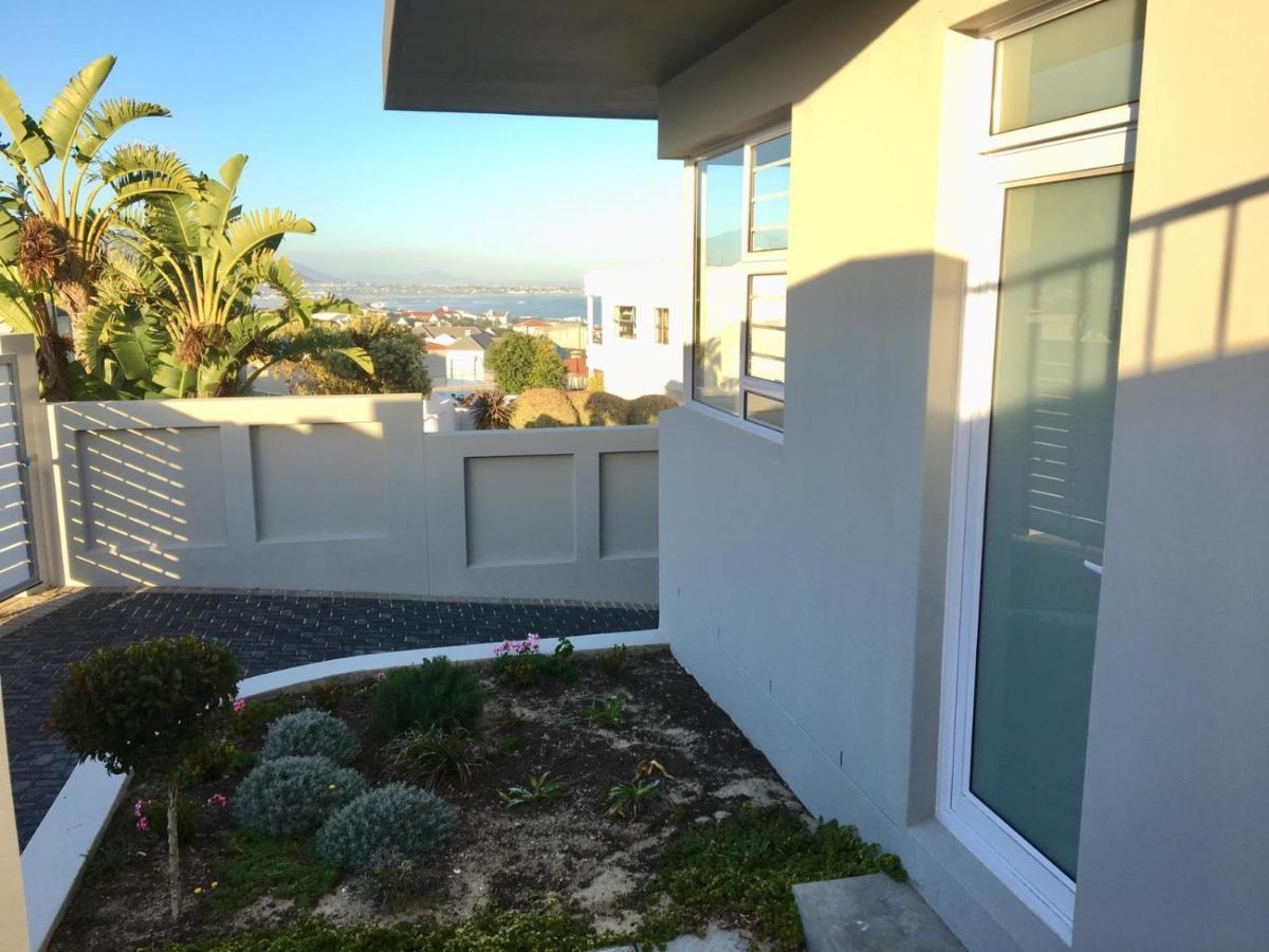 Vermont Hermanus - Views, Sunny, Right On The Sea Buitenkant foto